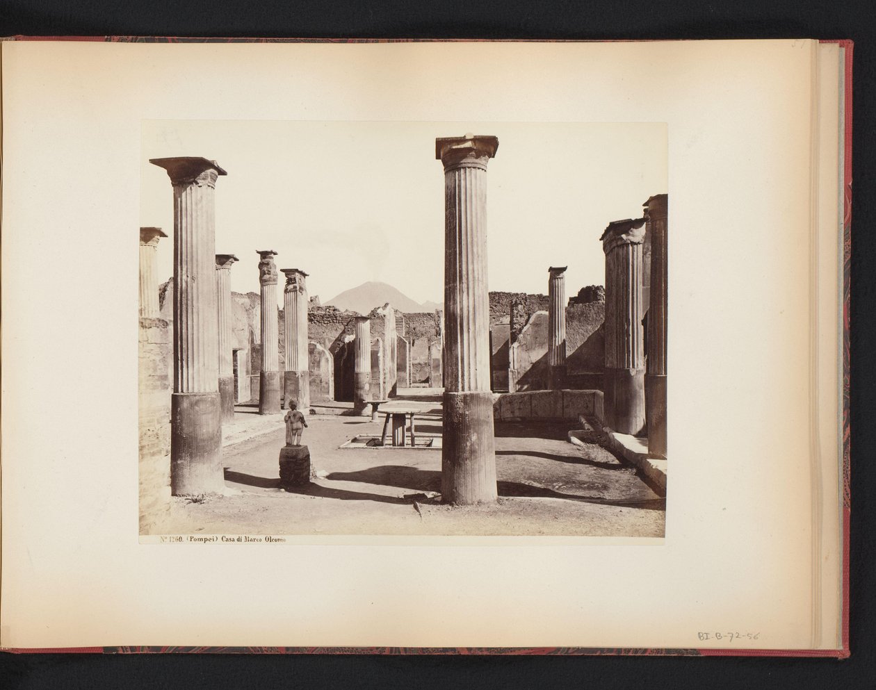 Näkymä Marco Olconion talon raunioista Pompejissa, Italiassa (Pompeji) Casa di Marco Olconio (otsikko esineessä) tekijältä Giorgio Sommer (attributed to)