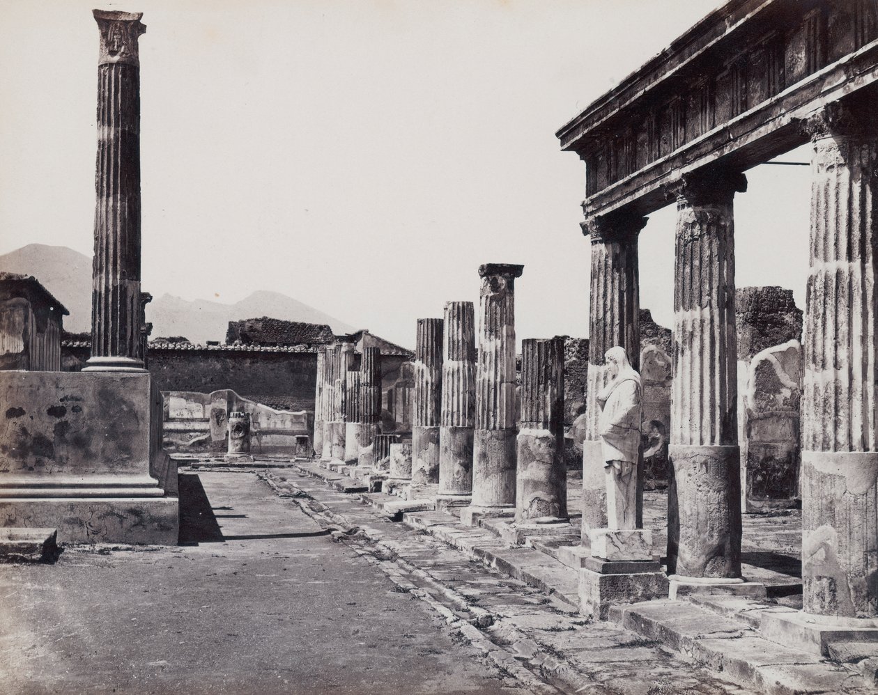 Venus Pompeiianan temppelin itäinen pylväikkö Pompejissa tekijältä Giorgio Sommer