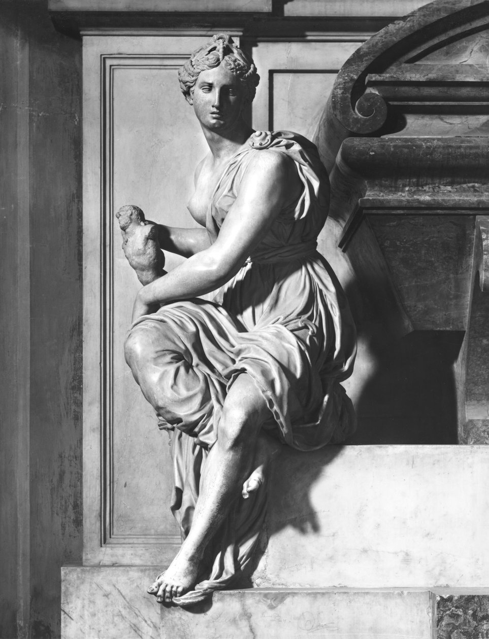 Michelangelo Buonarrotin (1475-1564) muistomerkki, veistoksen yksityiskohtainen henkilöitymä (marmori) tekijältä Giorgio Vasari