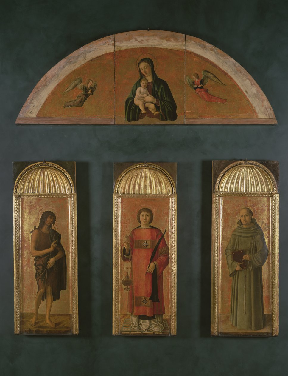 St. Lawrence Johannes Kastajan ja Pyhän Anthony Padovalaisen välillä, lunettessa Madonna ja lapsi enkelien kanssa (tempera ja kultalehti paneelissa) tekijältä Giovanni Bellini