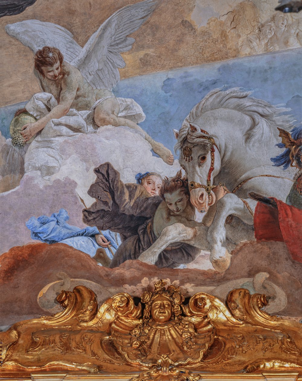 Clericin palatsi, kuvakudosgalleria tai Tiepolo-sali: "Auringon Quadriga valaisee maailmaa", yksityiskohta holvin freskosta (n. 1740). tekijältä Giovanni Battista Tiepolo