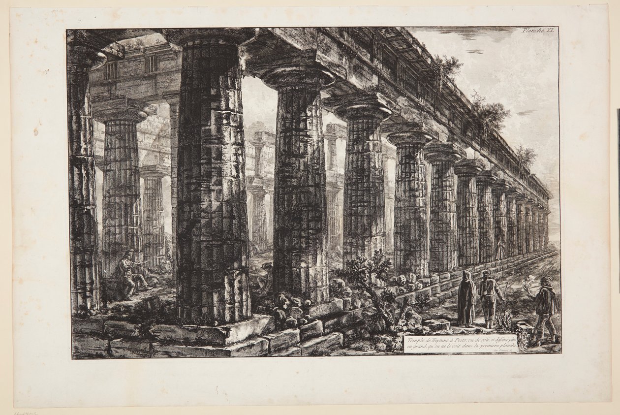 Neptunuksen temppeli Paestumissa, sivulta katsottuna ja suurempana piirrettynä kuin ensimmäisessä kuvassa tekijältä Giovanni Battista Piranesi