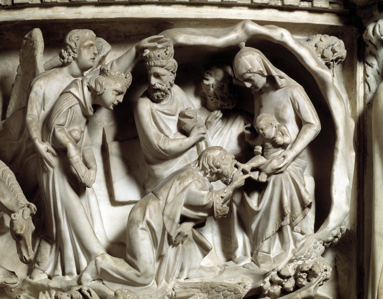 Yksityiskohta Giovanni Pisanon (1248-1314) tuolin reliefeistä: Yksityiskohta marmorisaarnatuolien reliefeistä, maagien palvonta 1302-1311 Pisan katedraali (Duomo di Pisa), Italia tekijältä Giovanni Pisano
