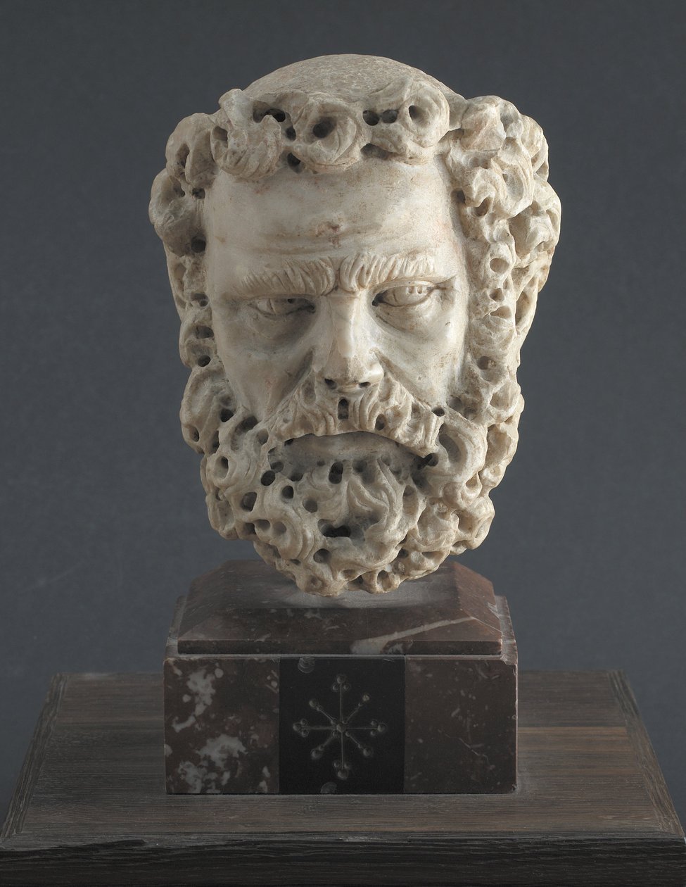 Parrakkaan miehen pää, 1312-1314 tekijältä Giovanni Pisano