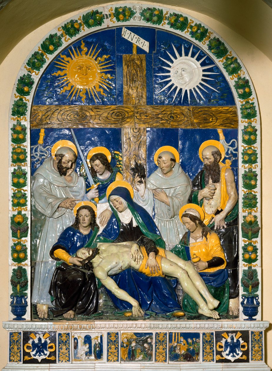 Laskeuma (Pieta)” Jeesus Kristus ja Neitsyt Maria Pyhän Johanneksen ja Pyhän Maria Magdaleenan ympäröimänä ennen ristiä, jossa on kirjoitus INRI (I.N.R.I.) Korkeareliefikeramiikka, kirjoittanut Giovanni della Robbia (1469-1529) 1525 Dim. 287x210 cm Santuar tekijältä Giovanni della Robbia