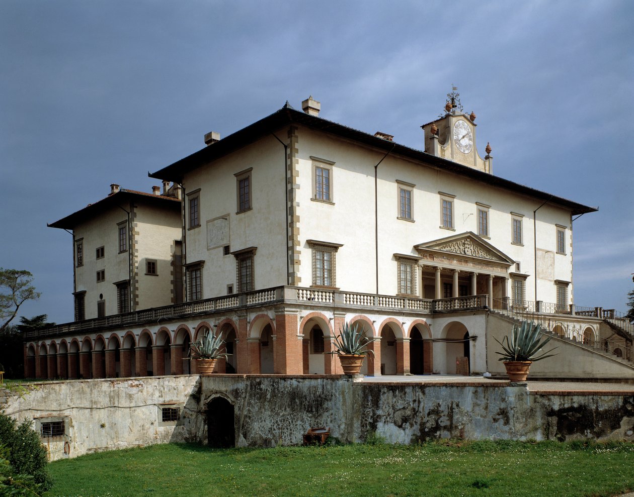 Poggio a Caianon Villa Medicean julkisivu - n. 1480-1485 tekijältä Giuliano Giamberti da Sangallo