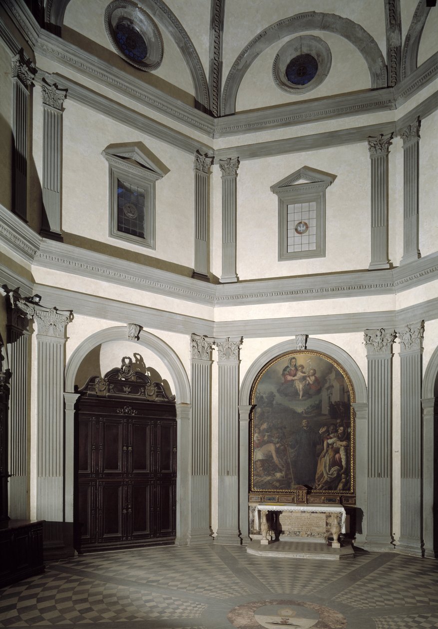 Näkymä Giuliano da Sangallon (1445-1516) hankkeen mukaan rakennetusta kahdeksankulmaisesta sakristista tekijältä Giuliano Giamberti da Sangallo