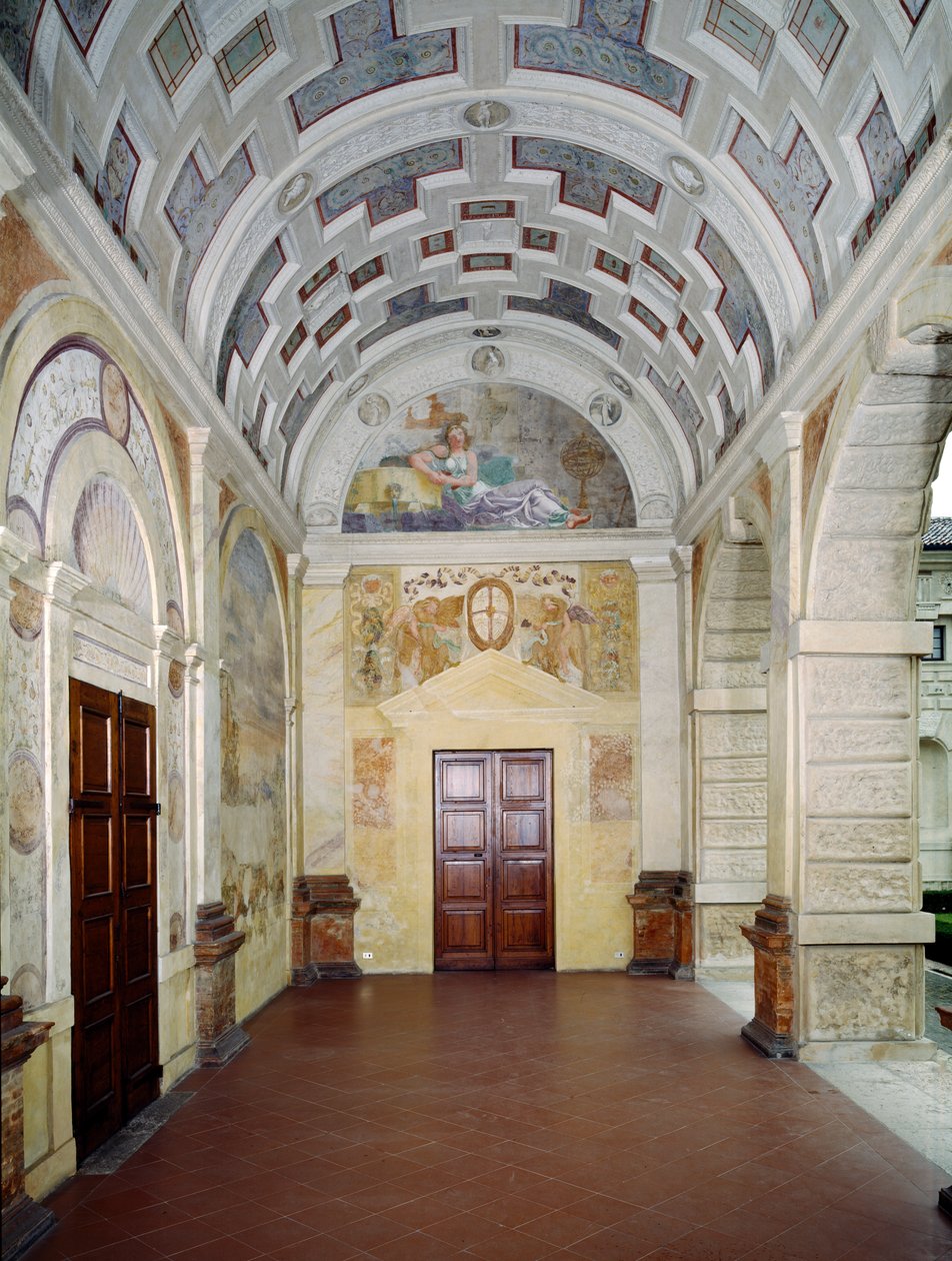 Loggia delle Muse, jossa kasettikatto ja lunette, jossa on Castalian fresko, Parnassuksen profeetallisen lähteen vesinymfi, n. 1528 tekijältä Giulio Romano