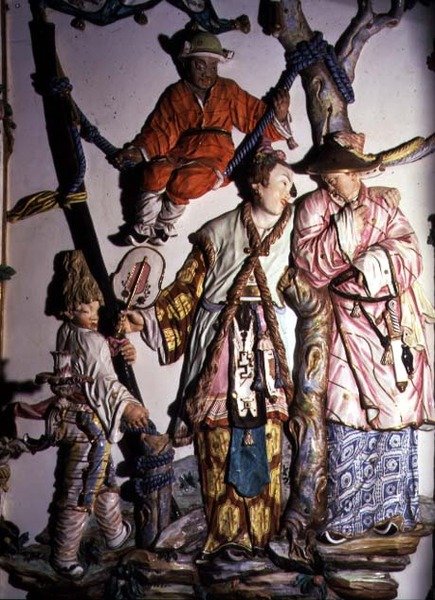 Salon Chino (kiinalainen huone) yksityiskohta, joka kuvaa kiinalaisen parin ja leikkivien lasten hahmoja, 1769 (posliini) (katso myös 93237, 93239) tekijältä Giuseppe Gricci
