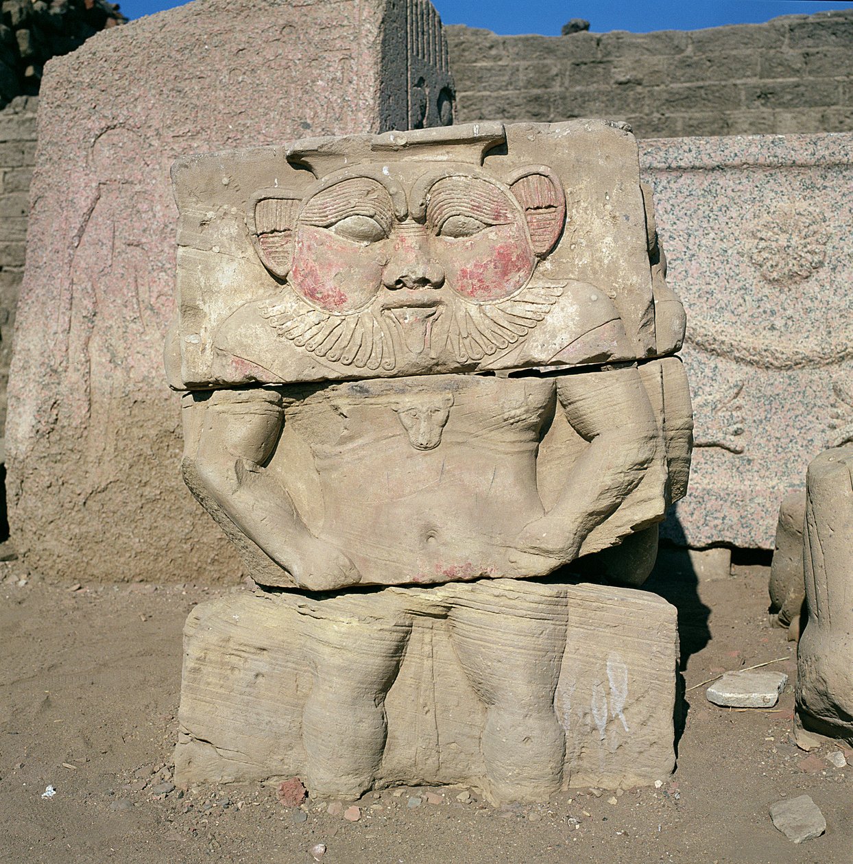 Egyptiläisen kotijumalan, Besin, kohokuva, noin 125 eKr.-60 jKr tekijältä Greco Roman