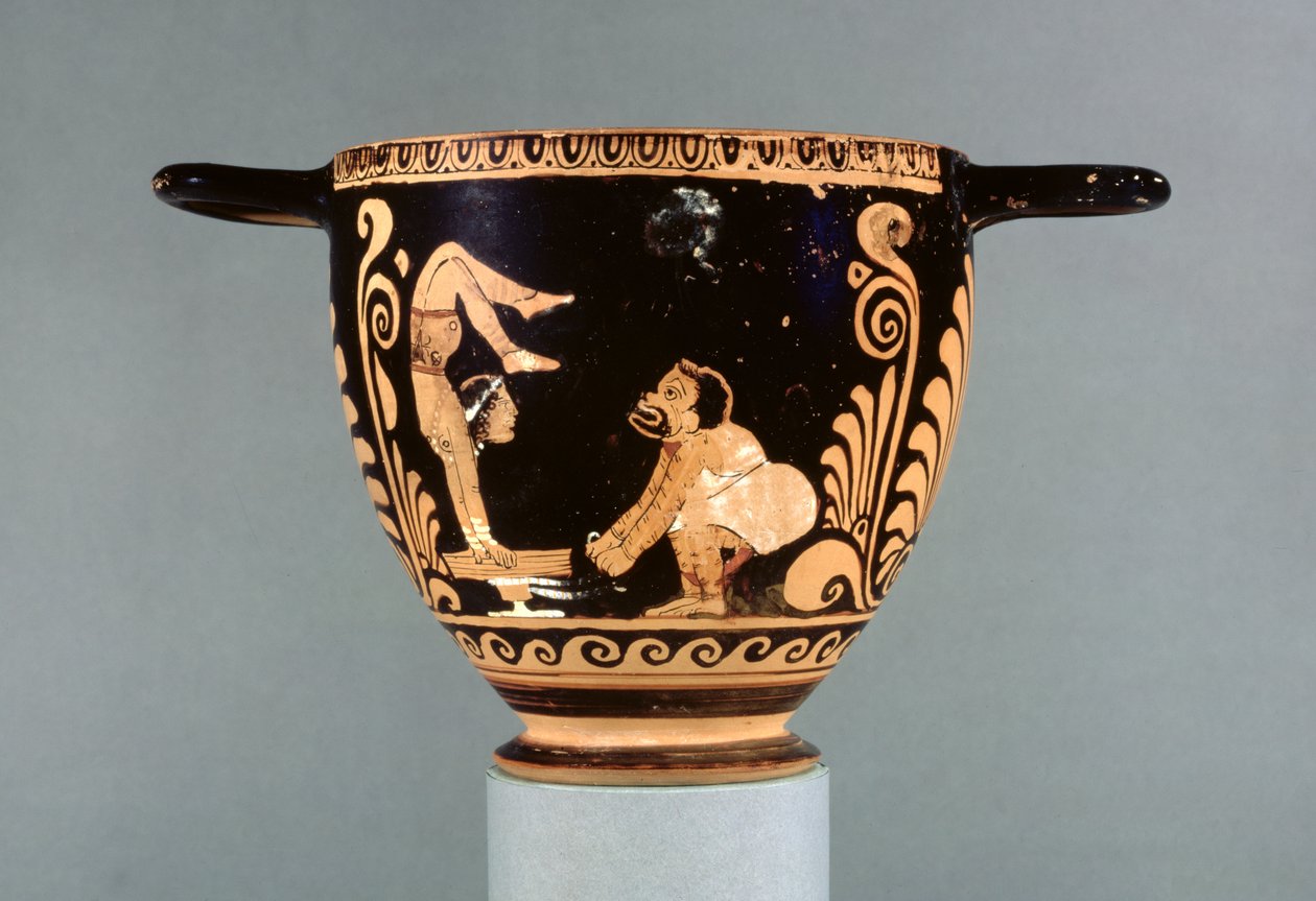 Paestanin punahahmoinen skyphos, koristeltu flyaksinäyttelijällä ja naisakrobaatilla, kreikkalainen, Asteas Group, n. 350-325 eKr. (keraaminen) tekijältä Greek