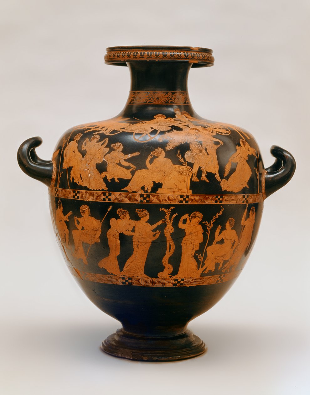 Mediasin maalarin punahahmoinen hydria, Ateena, n. 420-400 eKr. (keramiikka) tekijältä Greek