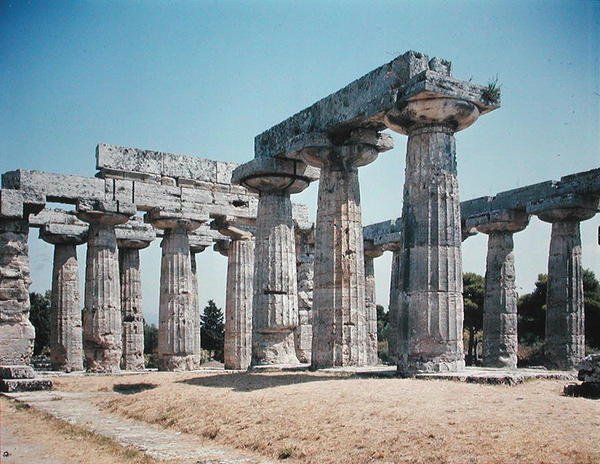 Hera I:n temppelin sisäpylväikkö, noin 550 eaa tekijältä Greek