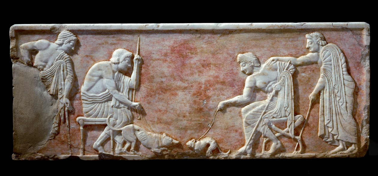 Kreikkalainen taide: Kouros-jalusta, joka edustaa kahta nuorta jännittävää koiraa ja kissaa - Marmoriset kohokuvioiset sukat, 510-500 eKr. - Athenes, arkeologinen museo - Kaksi nuorta miestä leikkimässä koiran ja kissan kanssa - Valkoinen marmorireliefi (k tekijältä Greek