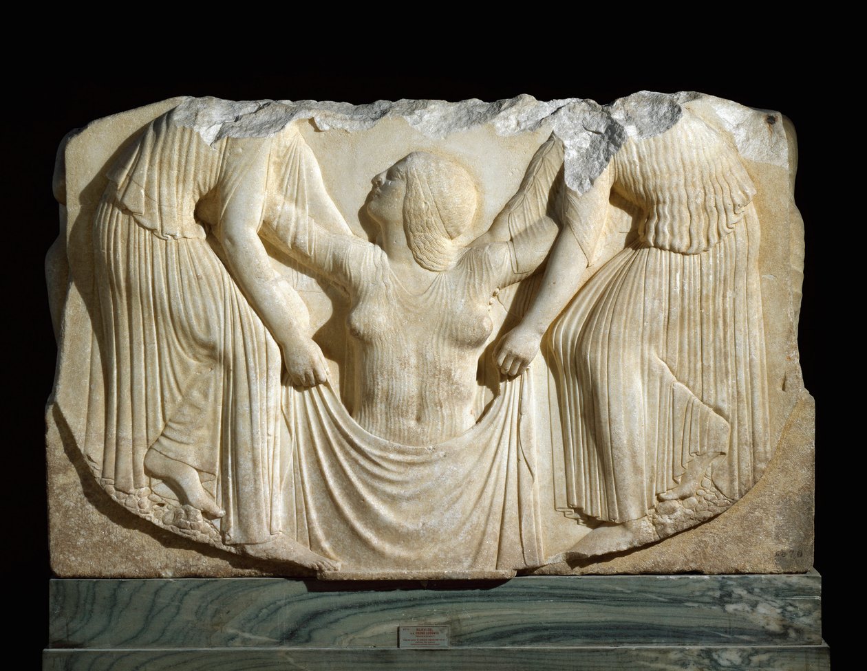 Kreikkalainen taide: "" Venuksen synty, joka tulee ulos aalloista Tuntien tukemana"" Relief of the troon Ludovisi, From Locri. 460-450 eKr. - Museo Nazionale Romano (Palazzo Altemps) - Magna Graecia (Suur-Kreikka): Ludovisi-valtaistuin; Afroditen syntymä - tekijältä Greek