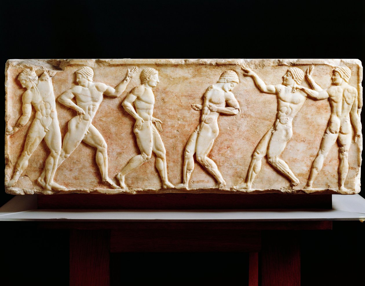 Kreikkalainen sivilisaatio, Stele, joka kuvaa urheilijoita kuntosalilla, Kerameikosin hautausmaa Ateenassa, Kreikassa, 510 eaa. tekijältä Greek