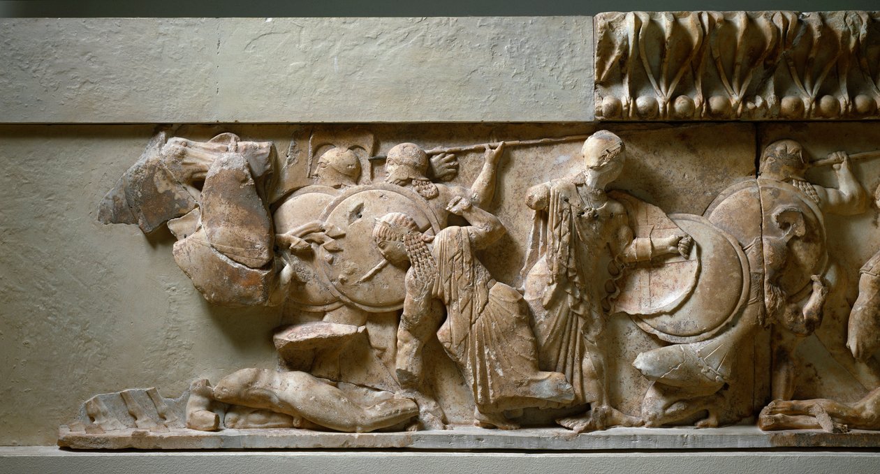 Kreikkalainen, ionialainen taide: Siphnosin Tresorin pohjoinen friisi: kohtaus gigantomachiasta, Apollosta ja Artemista taistelevat jättiläistä vastaan. 525 eaa. Delphi, arkeologinen museo tekijältä Greek
