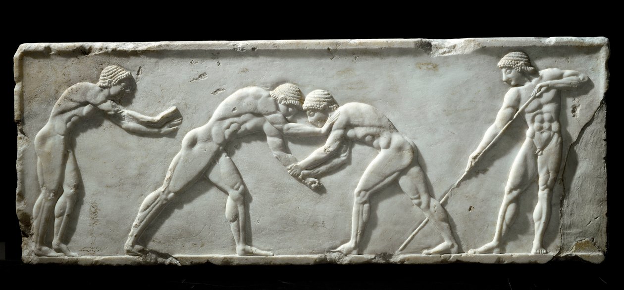 Kreikkalainen taide: kourojen tukikohta, joka edustaa painijoita taistelun aikana. Marmoriset kohokuvioiset sukat, 510-500 eKr. - Ateena, arkeologinen museo - Taistelevat painijat - Kouros-veistoksen marmorinen basreliefi, 510-500 eKr. - Kansallinen arkeol tekijältä Greek