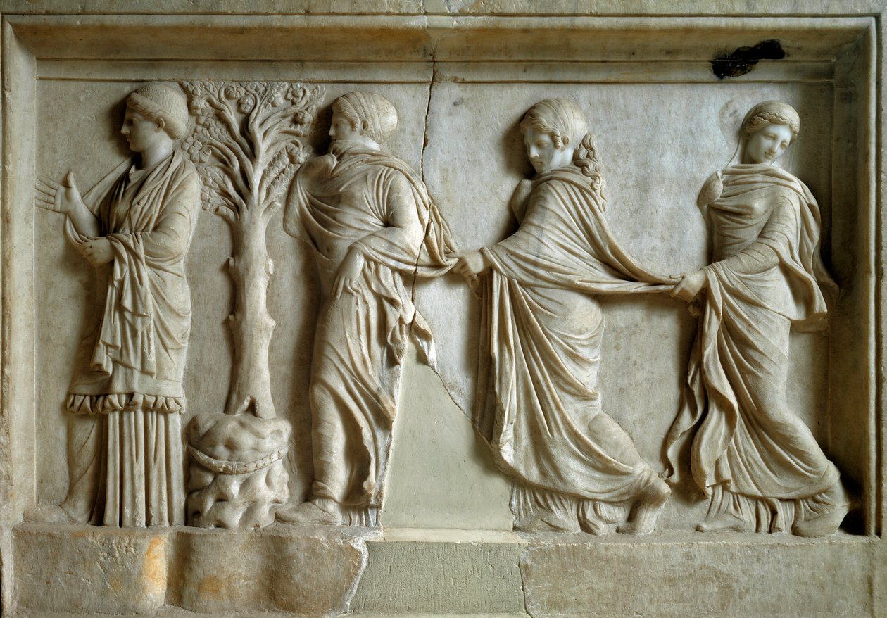 Kreikkalainen taide: matala kohokuvio, joka edustaa kolmea nymfiä, jotka seuraavat nuorta naista. 2. vuosisadalla eaa. Athenes, Piree-museo tekijältä Greek