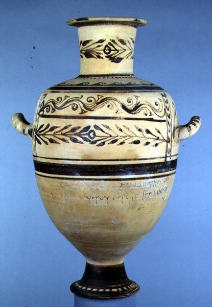 Hadra-astiasta valmistettu hydria, 3. vuosisadan loppupuoli eaa. (keramiikka). tekijältä Greek