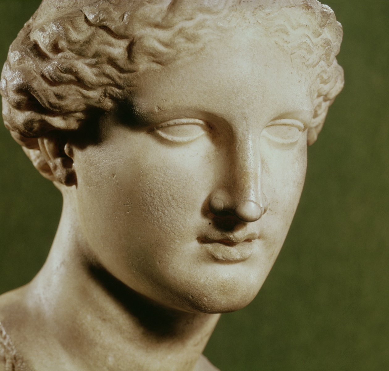Artemiksen pää (marmori) tekijältä Greek