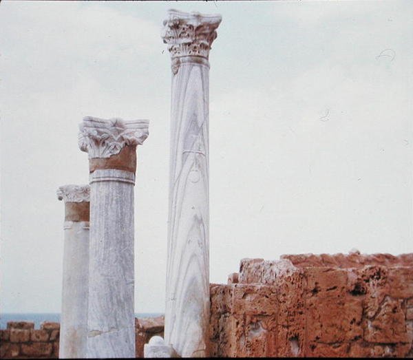 Marmoripylväät (kuva) tekijältä Greek