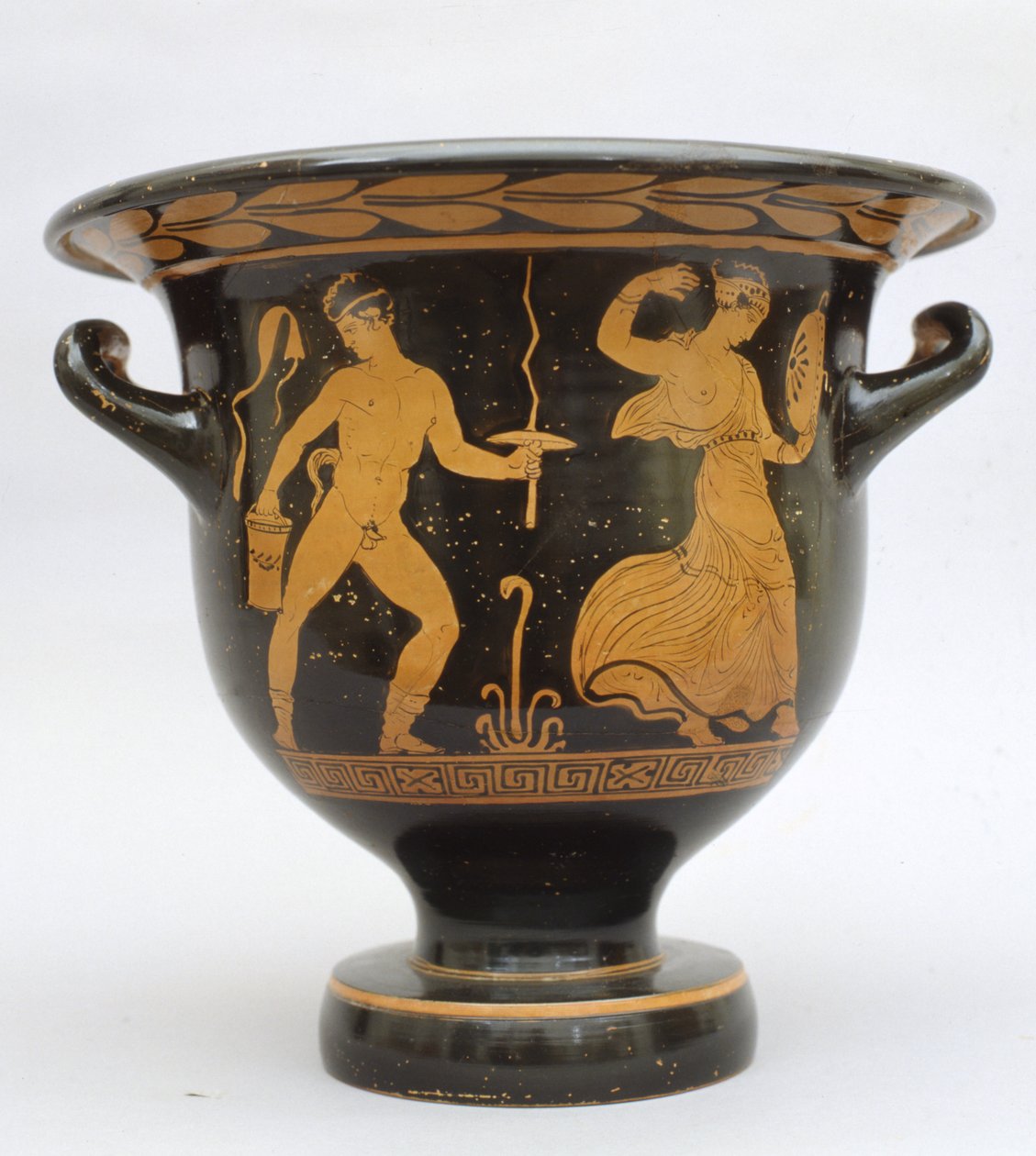 Kellomainen proto-apulialainen kratteri satyrilla ja maenadilla Materasta, Italiasta (keraaminen) tekijältä Greek School
