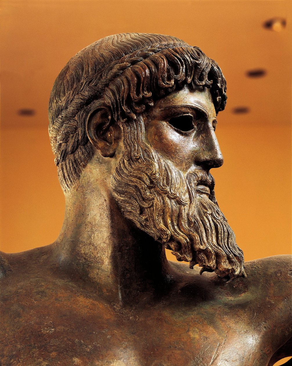 Poseidonin pronssinen patsas Cape Artemisionista tekijältä Greek School