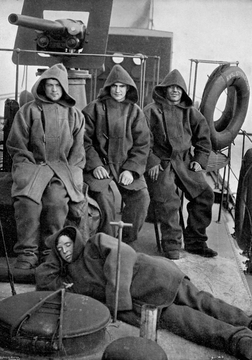 Torpedovenehävittäjän HMS Sturgeonin sinitakit, 1896 tekijältä Gregory and Co