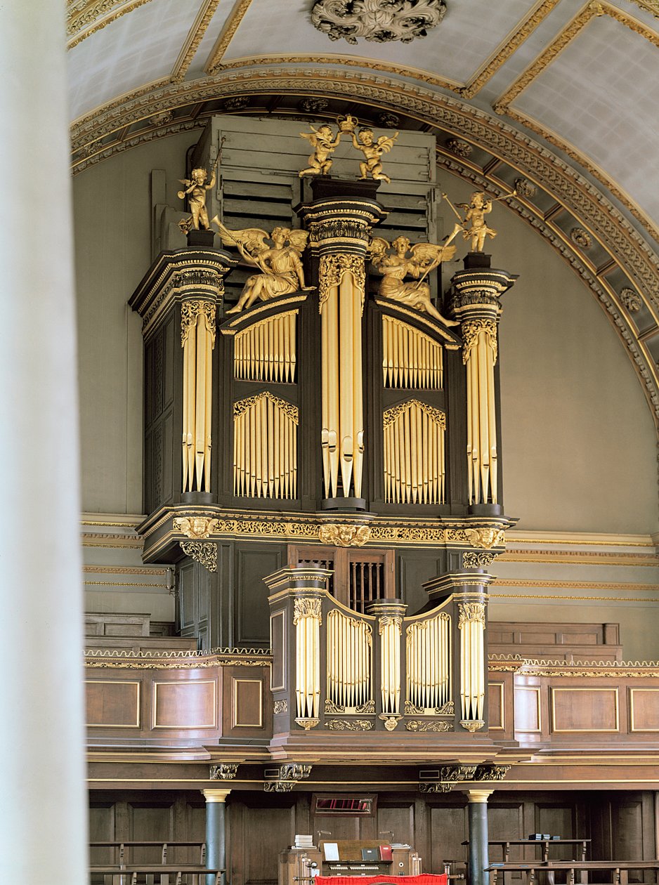 Puinen urkukotelo, n. 1685-6 tekijältä Grinling Gibbons
