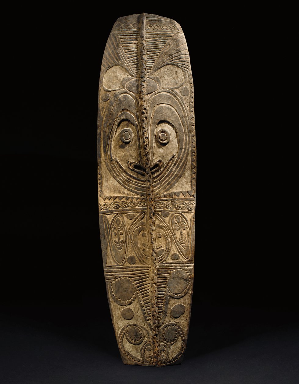 Oval East Sepik -kilpi, Wogamusin tai April River (puu) tekijältä Guinean New