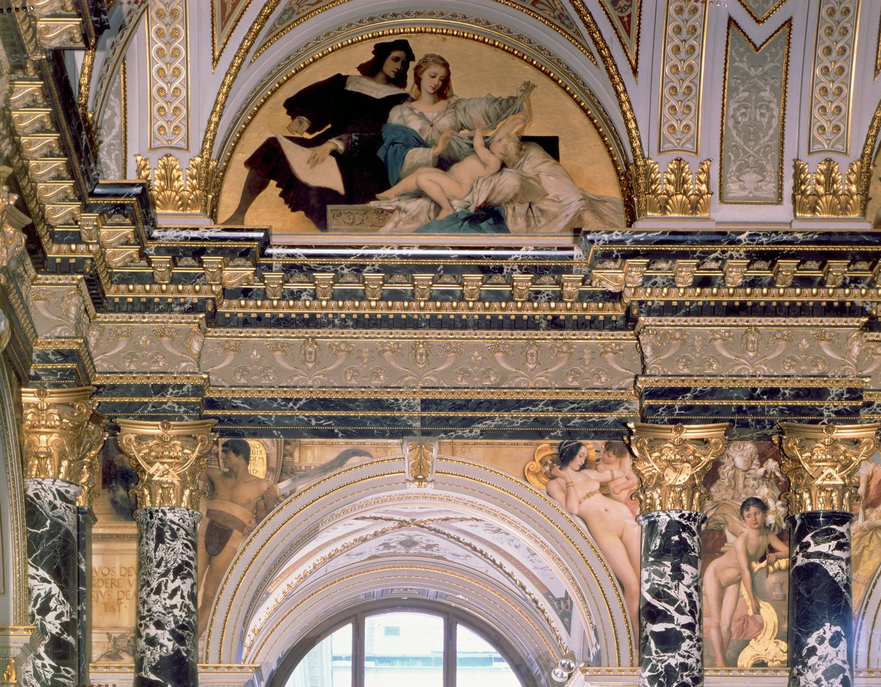 Wienin Kunsthistorisches Museumin sisätilat, joissa on holvikäytävä, jossa on spandrelikoriste, joka kuvaa Daavidin ja Venuksen hahmoja 1300- ja 1400-luvun Firenzessä, Wien, 189091 (seinämaalaus) tekijältä Gustav Klimt