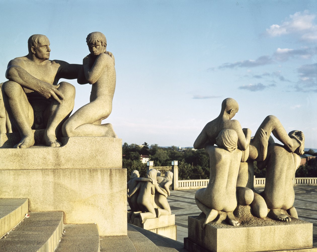 Yksityiskohta veistosryhmästä graniitti tekijältä Gustav Vigeland