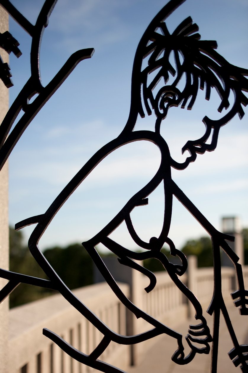 Veistospuiston sisäänkäynti, lapset, 346460:n rautayksityiskohta tekijältä Gustav Vigeland