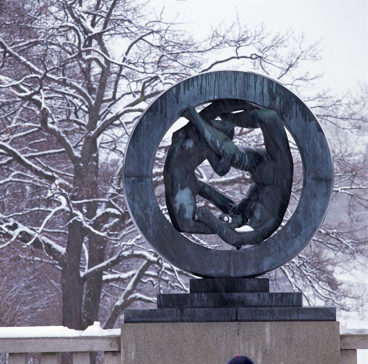 Elämän kierto (graniitti) tekijältä Gustav Vigeland
