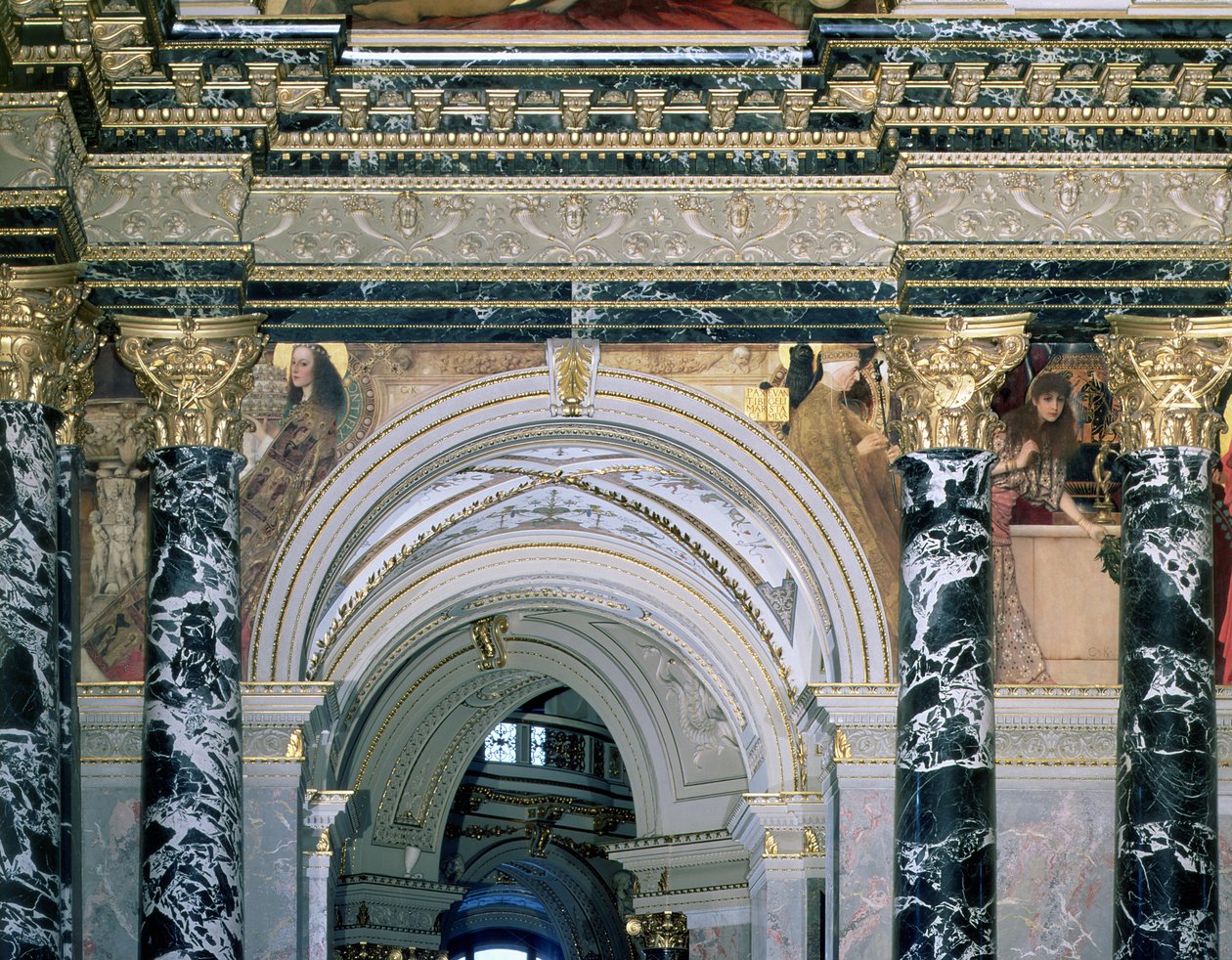 Wienin Kunsthistorisches Museumin sisustus, holvikäytävä ja 1300-luvun Roomaa ja Venetsiaa edustavia hahmoja ja koristelu, 189091 (seinämaalaus) tekijältä Gustav Klimt
