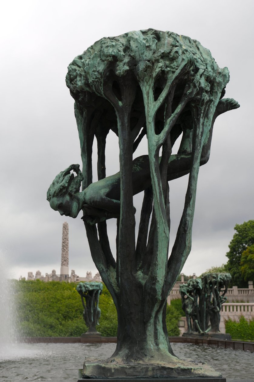 Tyttö puussa, veistos Frogner Parkissa, Oslossa, Norjassa (pronssi) tekijältä Gustav Vigeland