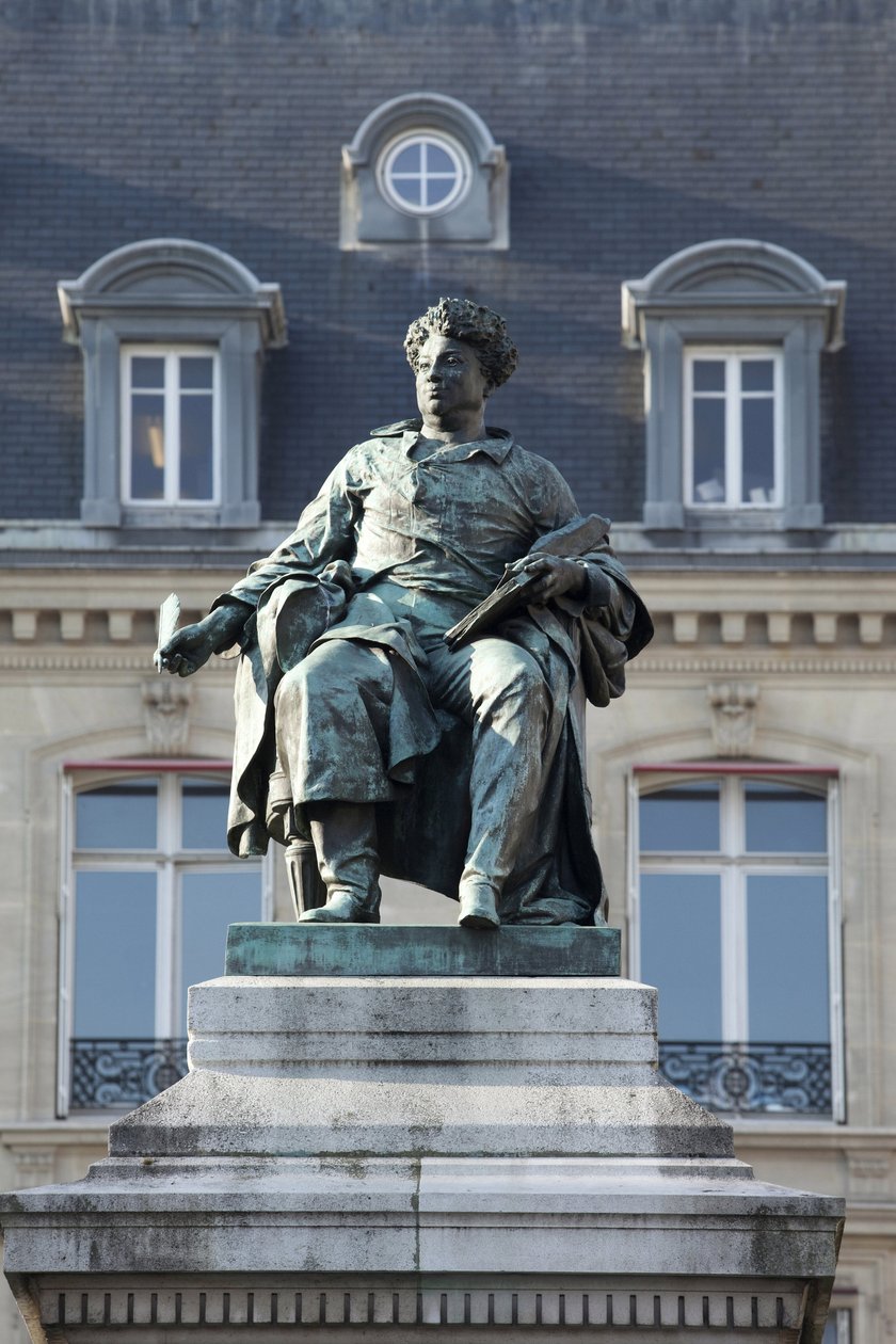 Patsas Alexandre Dumas (1802-1870), ranskalainen kirjailija, kirjailija Kolme muskettisoturia ja kreivi Monte Criston (Monte Cristo), pronssiveistos Gustave Doren (1832-1883). Valokuvaus, KIM Youngtae, Pariisi. tekijältä Gustave Dore