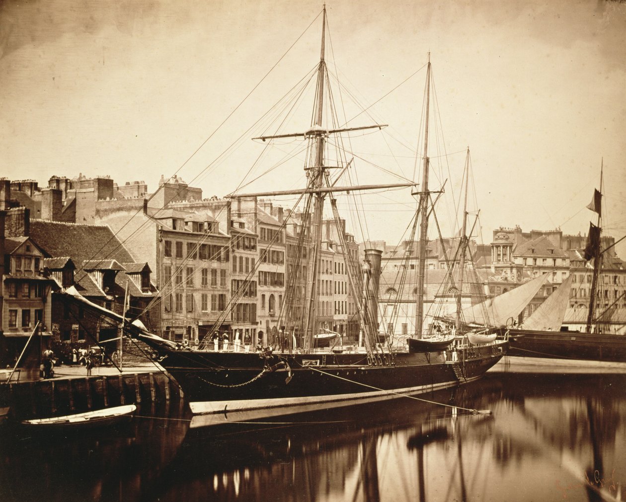 Keisarillinen huvivene "La Reine Hortense" Le Havressa, 1856 (seepiakuva) tekijältä Gustave Le Gray