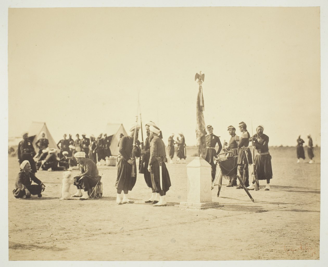 Zouave-rykmentin kohotettu lippu, Camp de Châlons tekijältä Gustave Le Gray