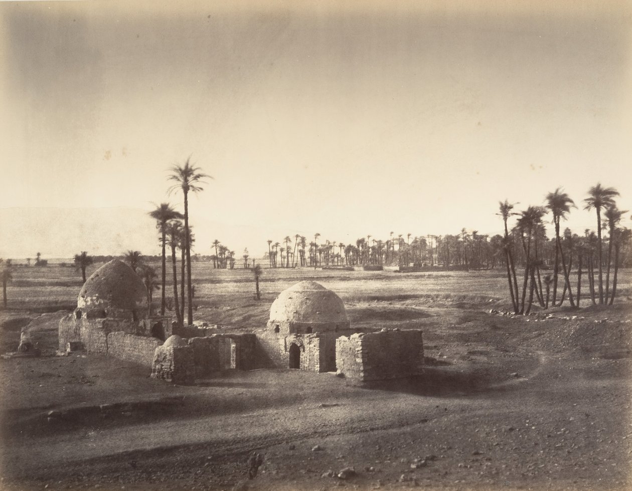 Näkymä Theban tasangolle otettu Karnacin temppelistä, 1867. tekijältä Gustave Le Gray