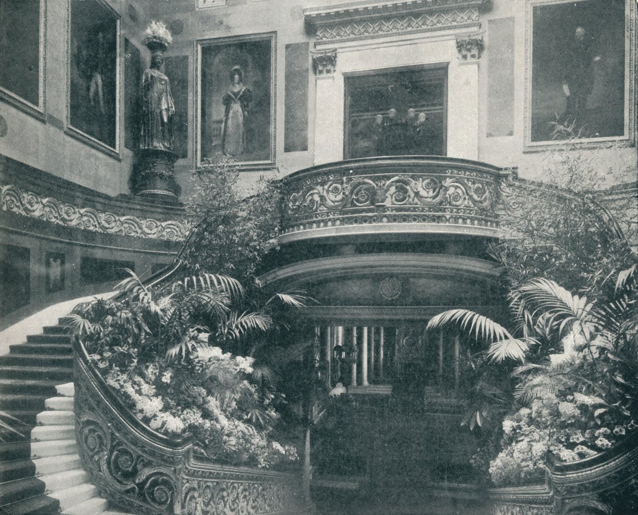 Buckinghamin palatsin suuret portaat, 1899, 1901 tekijältä HN King
