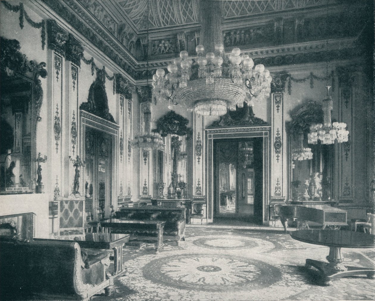 Valkoinen salonki Buckinghamin palatsissa, 1899, 1901 tekijältä HN King