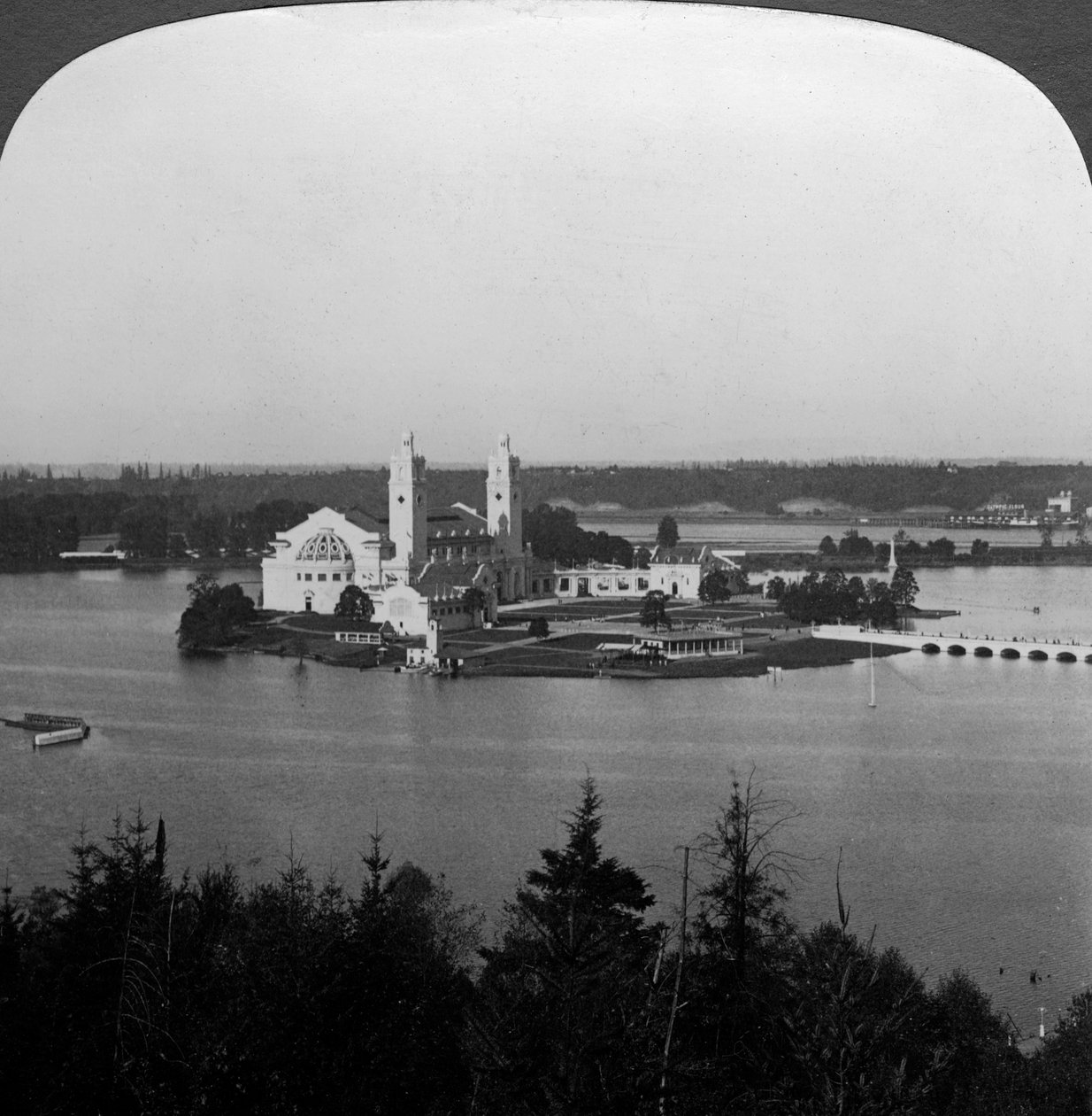 Lewis and Clark Exposition, Government Building, Guilds Lake, Portland, Oregon, USA, 1905. tekijältä H. C. White