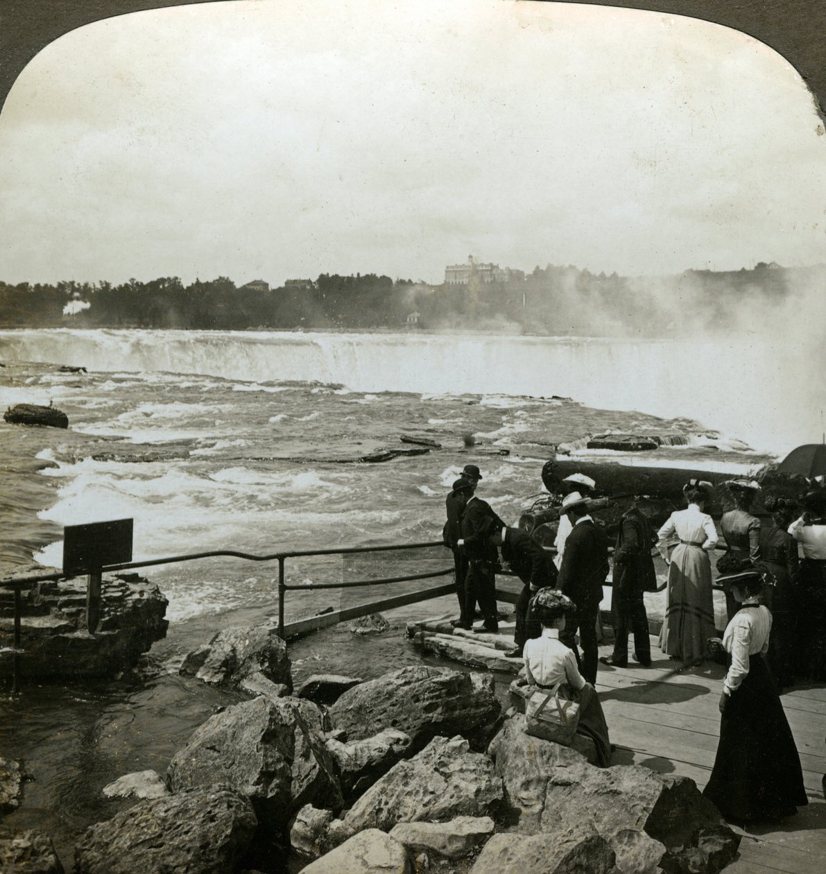 Terrapin Point, Goat Island, Niagara Falls, Yhdysvallat. tekijältä H. C. White