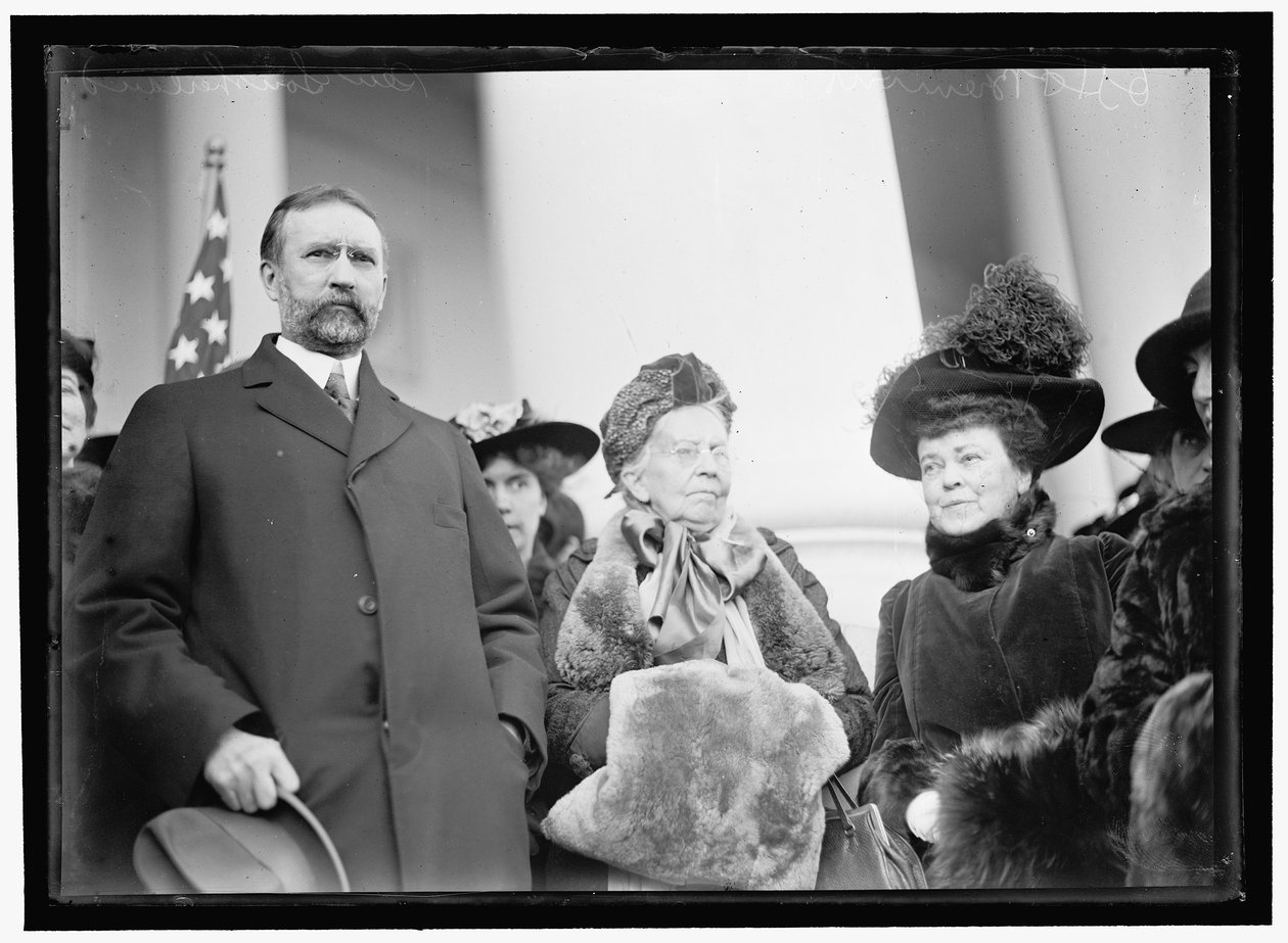 Miss Belva Ann Lockwood senaattori Southerlandin kanssa tekijältä Harris & Ewing