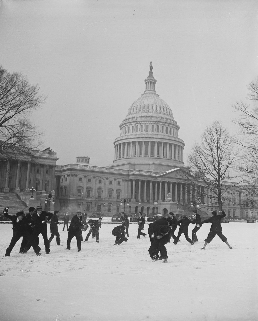 Lumipallotaistelu Yhdysvaltain pääkaupungin edessä Washingtonissa, D.C. tekijältä Harris & Ewing