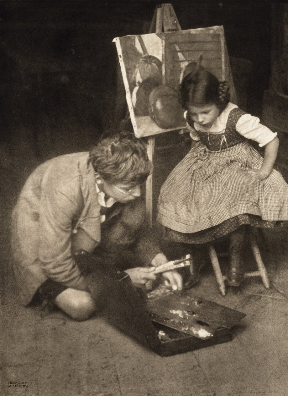Walter ja Lotte maalaustelineessa, 1909 (bikromaattikummi) tekijältä Heinrich Kuhn