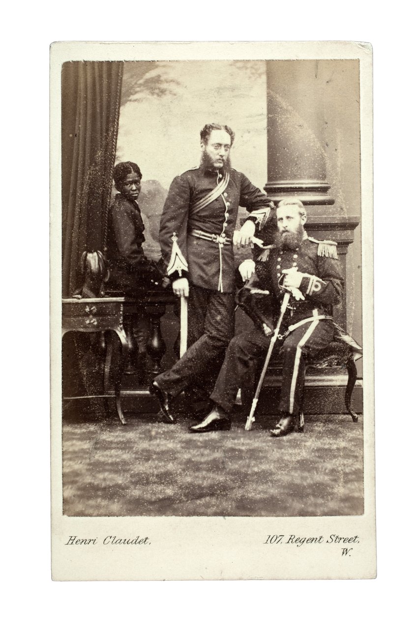 Upseereita pojan kanssa, Lontoo, 1870-luku (valkokangaspaino) tekijältä Henri Claudet