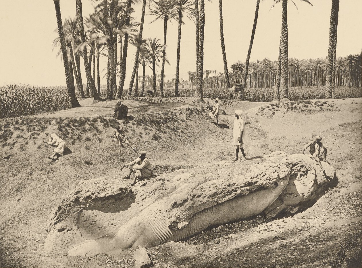 Makuuasennossa olevan Sesostrisin patsas (Saqqara) tekijältä Henri Béchard